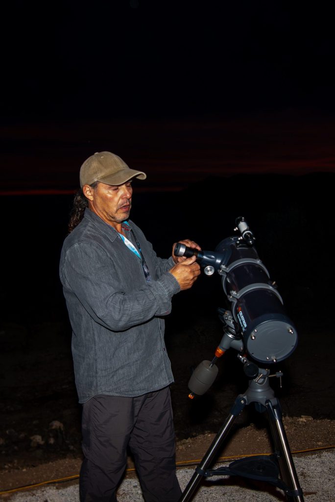 Guía preparando el telescopio