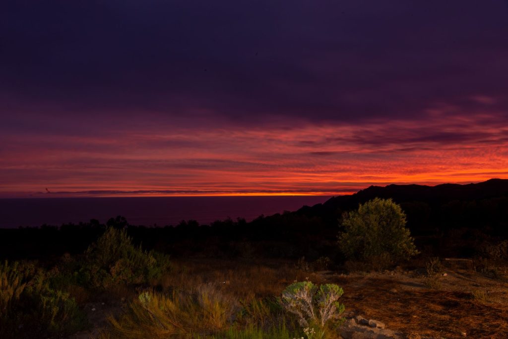 Cielo púrpura sobre el valle de Yerba Buena